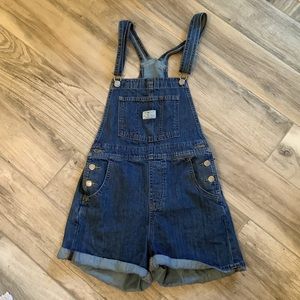 Jean overall shorts. Levi Strauss & co.